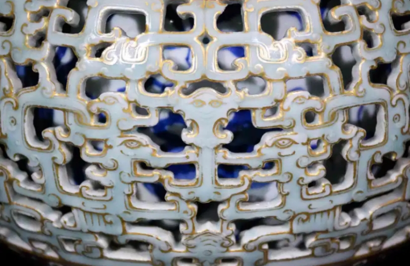 An old vase from my grandmother's closet was estimated at 7 million pounds