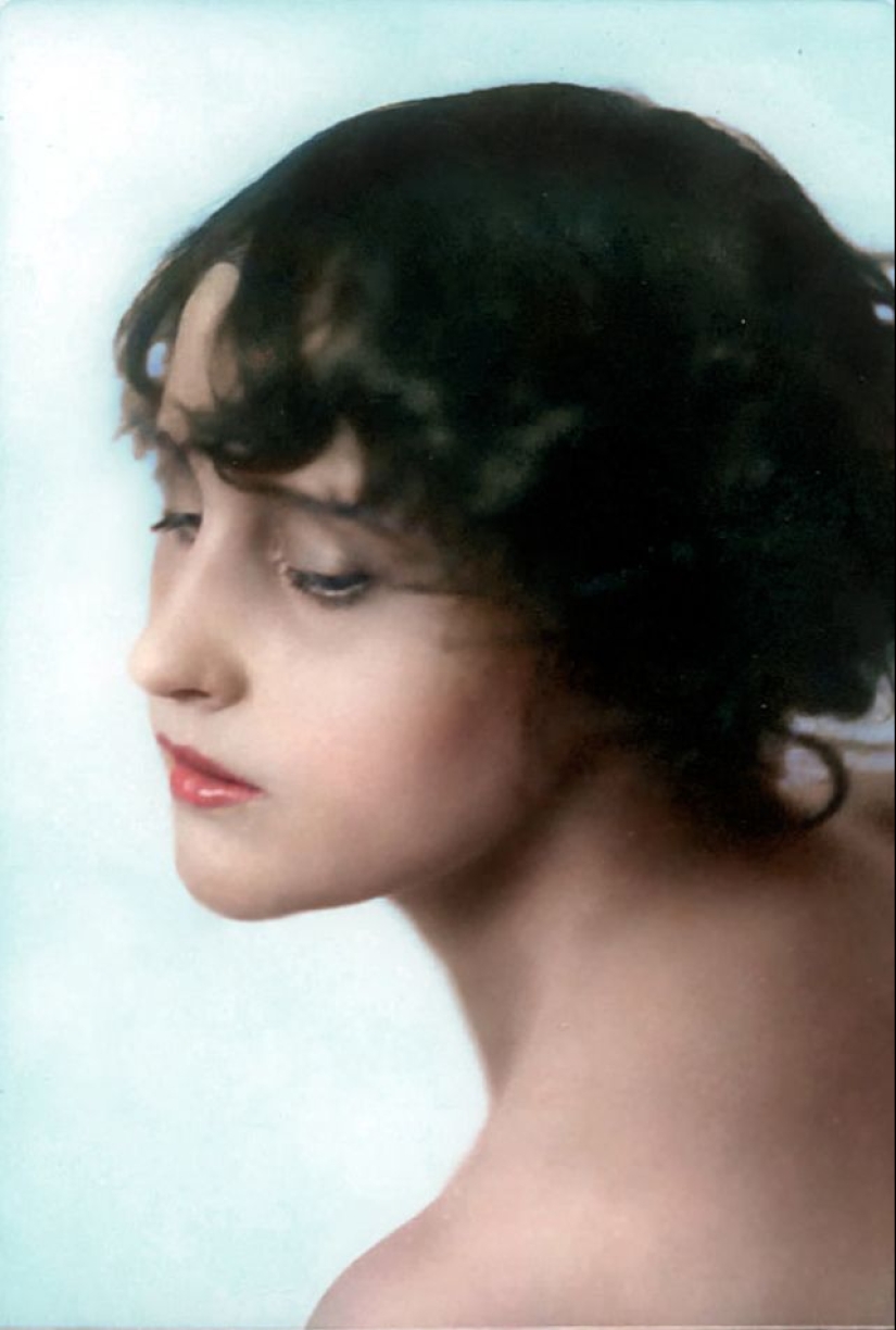 Anna Pavlova y otras bellezas de la Rusia zarista en fotos de archivo coloreadas Anna Pavlova y otras bellezas de la Rusia zarista en fotos de archivo coloreadas