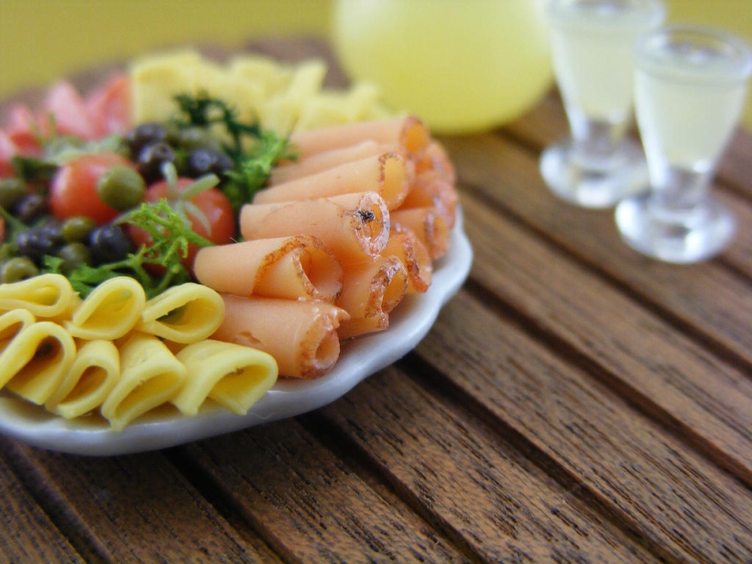 Appetizing miniatures from an Israeli master