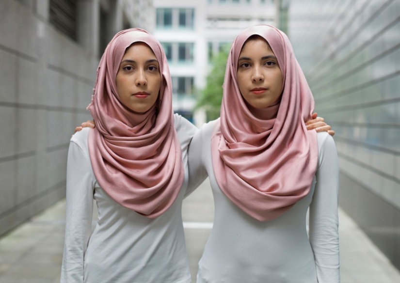 Are twins as similar as they seem? A London photographer's project about the uniqueness of twins Are twins as similar as they seem? A London photographer's project about the uniqueness of twins