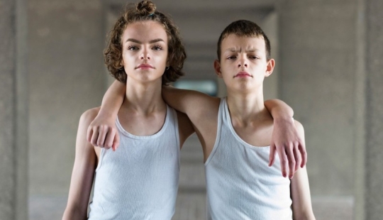 Are twins as similar as they seem? A London photographer's project about the uniqueness of twins