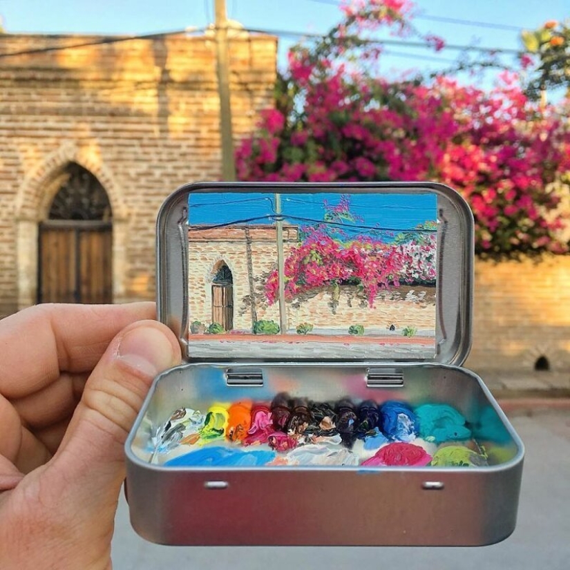 Artista dibuja las miniaturas de los paisajes en las cajas del caramelo
