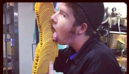 As it turns out, waiters and cooks take revenge on customers As it turns out, waiters and cooks take revenge on customers