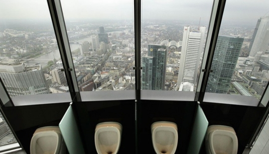 At a glance: 20 washrooms from around the world that amaze with magnificent views At a glance: 20 washrooms from around the world that amaze with magnificent views