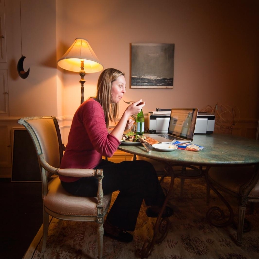 At dinner - how modern New Yorkers consume their food