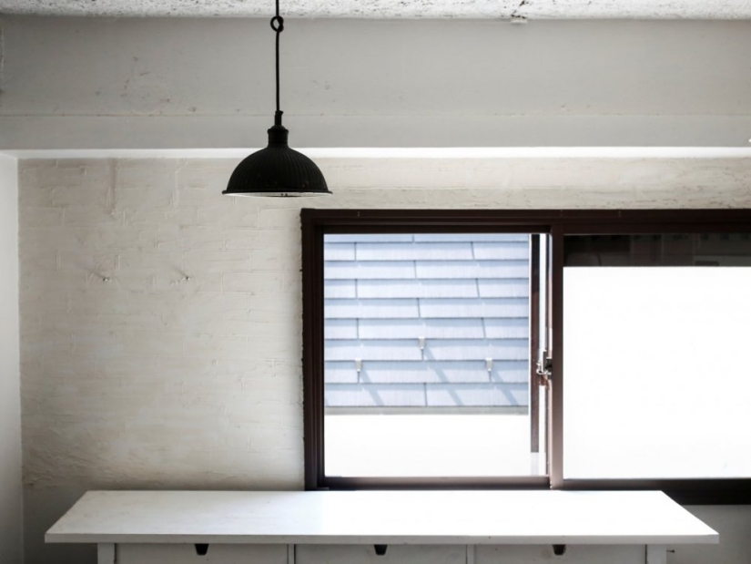 At least the ball is rolling: painfully empty apartments of Japanese minimalists