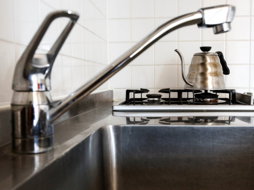 At least the ball is rolling: painfully empty apartments of Japanese minimalists