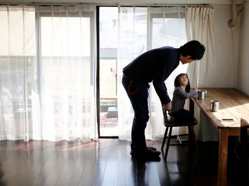 At least the ball is rolling: painfully empty apartments of Japanese minimalists