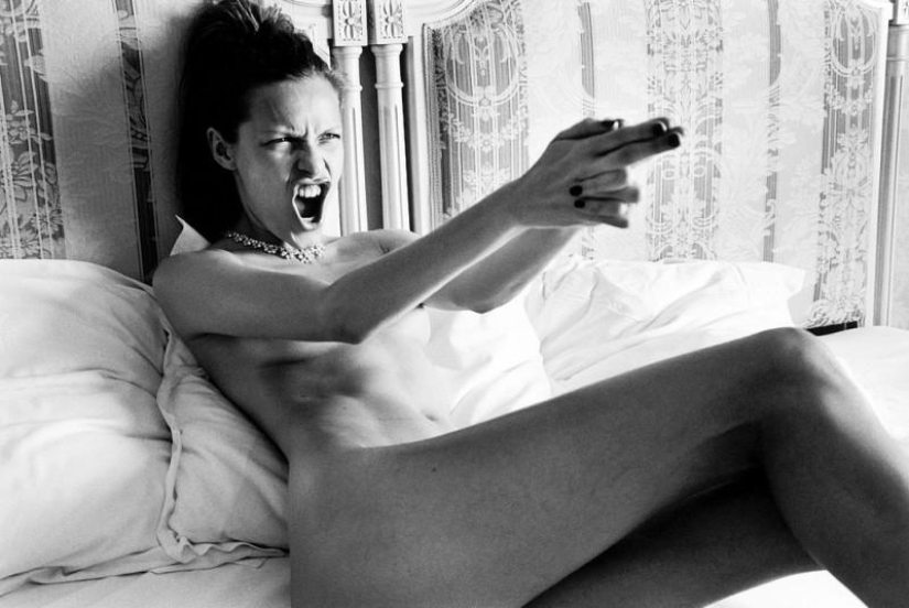 Autorretratos de Ri Rasmussen-sexy, intelectual, libre Autorretratos de Ri Rasmussen-sexy, intelectual, libre