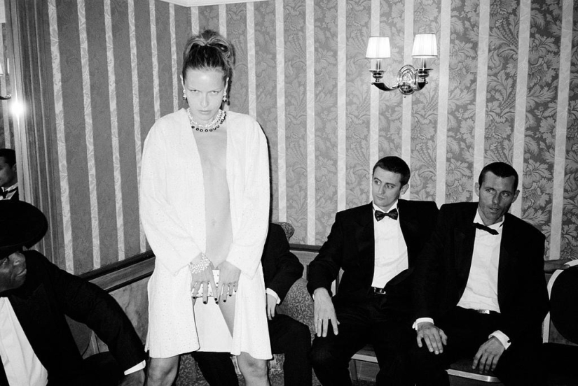 Autorretratos de Ri Rasmussen-sexy, intelectual, libre Autorretratos de Ri Rasmussen-sexy, intelectual, libre