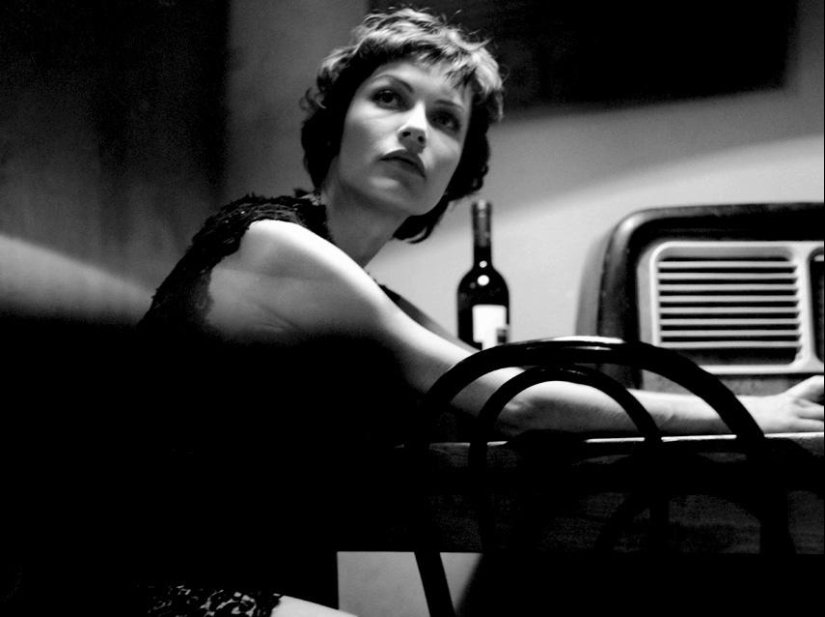 Autorretratos de Ri Rasmussen-sexy, intelectual, libre Autorretratos de Ri Rasmussen-sexy, intelectual, libre