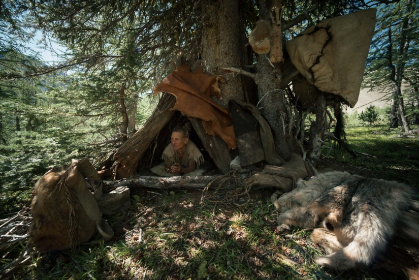 Back in the Paleolithic: hunter-gatherers of the 21st century in the project "Living wild" Back in the Paleolithic: hunter-gatherers of the 21st century in the project "Living wild"