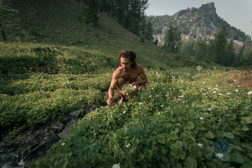 Back in the Paleolithic: hunter-gatherers of the 21st century in the project "Living wild" Back in the Paleolithic: hunter-gatherers of the 21st century in the project "Living wild"