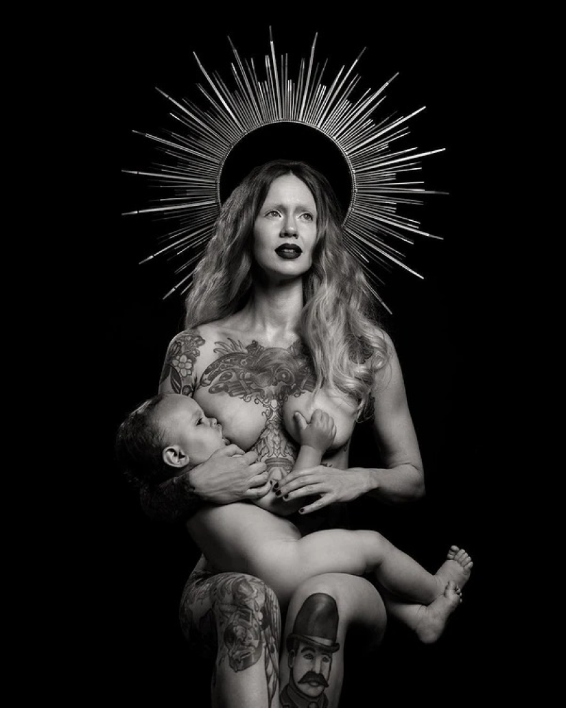 Beautiful girls and their tattoos: 32 black-and-white photos imbued with charming aesthetics Beautiful girls and their tattoos: 32 black-and-white photos imbued with charming aesthetics