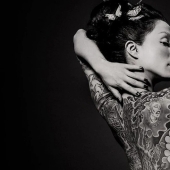 Beautiful girls and their tattoos: 32 black-and-white photos imbued with charming aesthetics