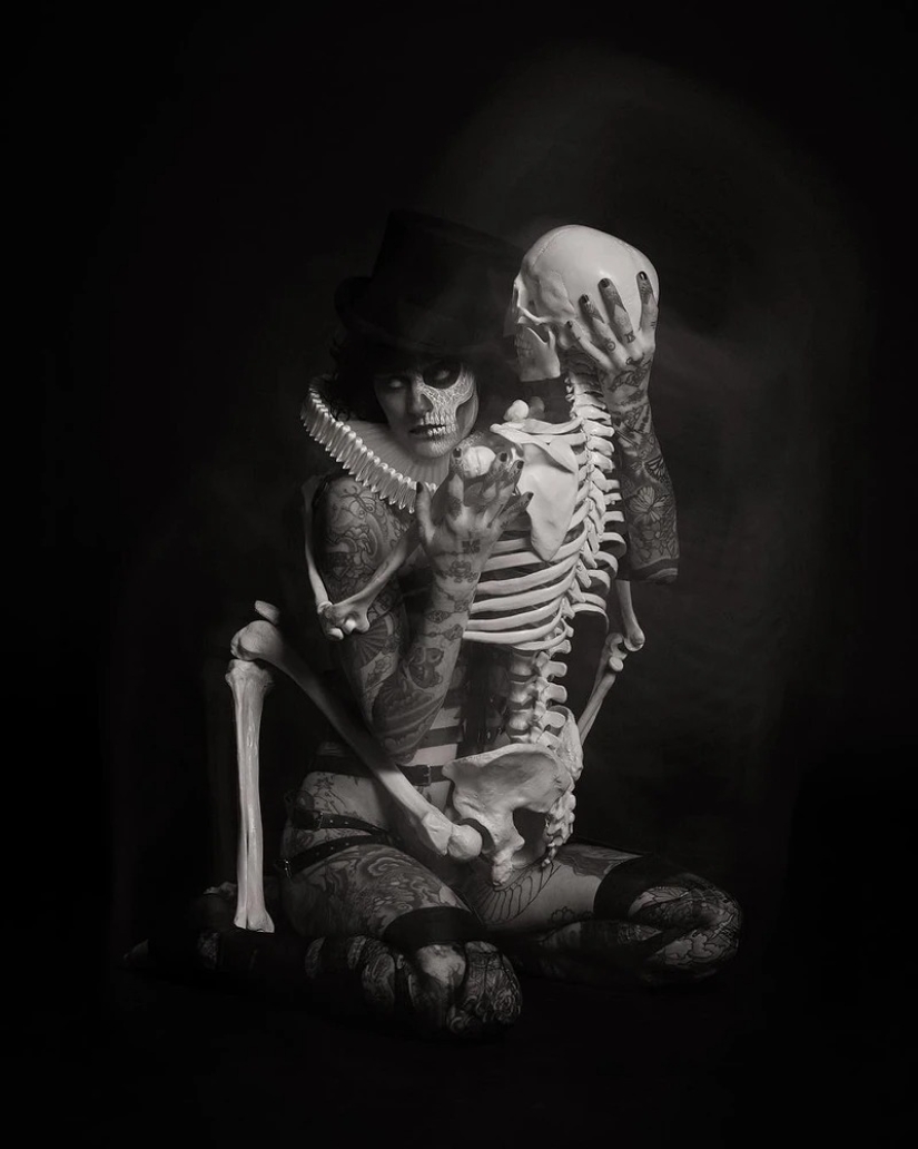 Beautiful girls and their tattoos: 32 black-and-white photos imbued with charming aesthetics Beautiful girls and their tattoos: 32 black-and-white photos imbued with charming aesthetics