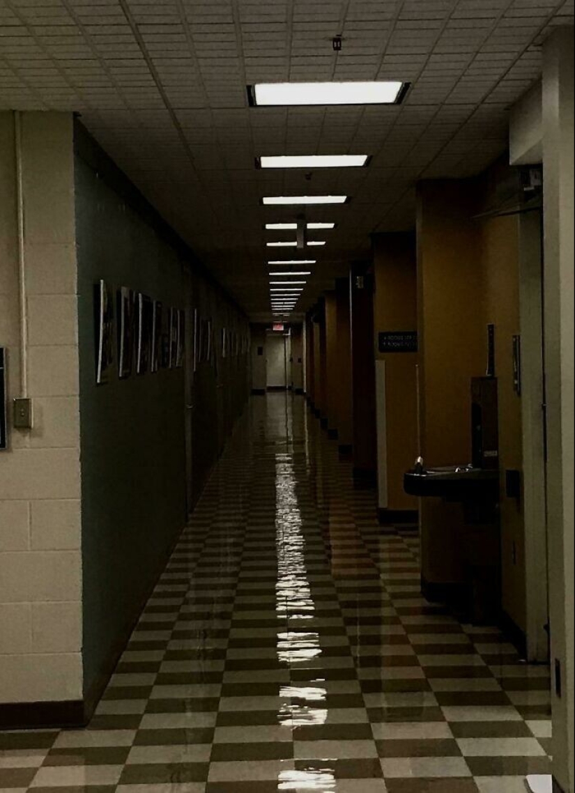 Beautiful places with which something is wrong: 40 examples of liminal spaces