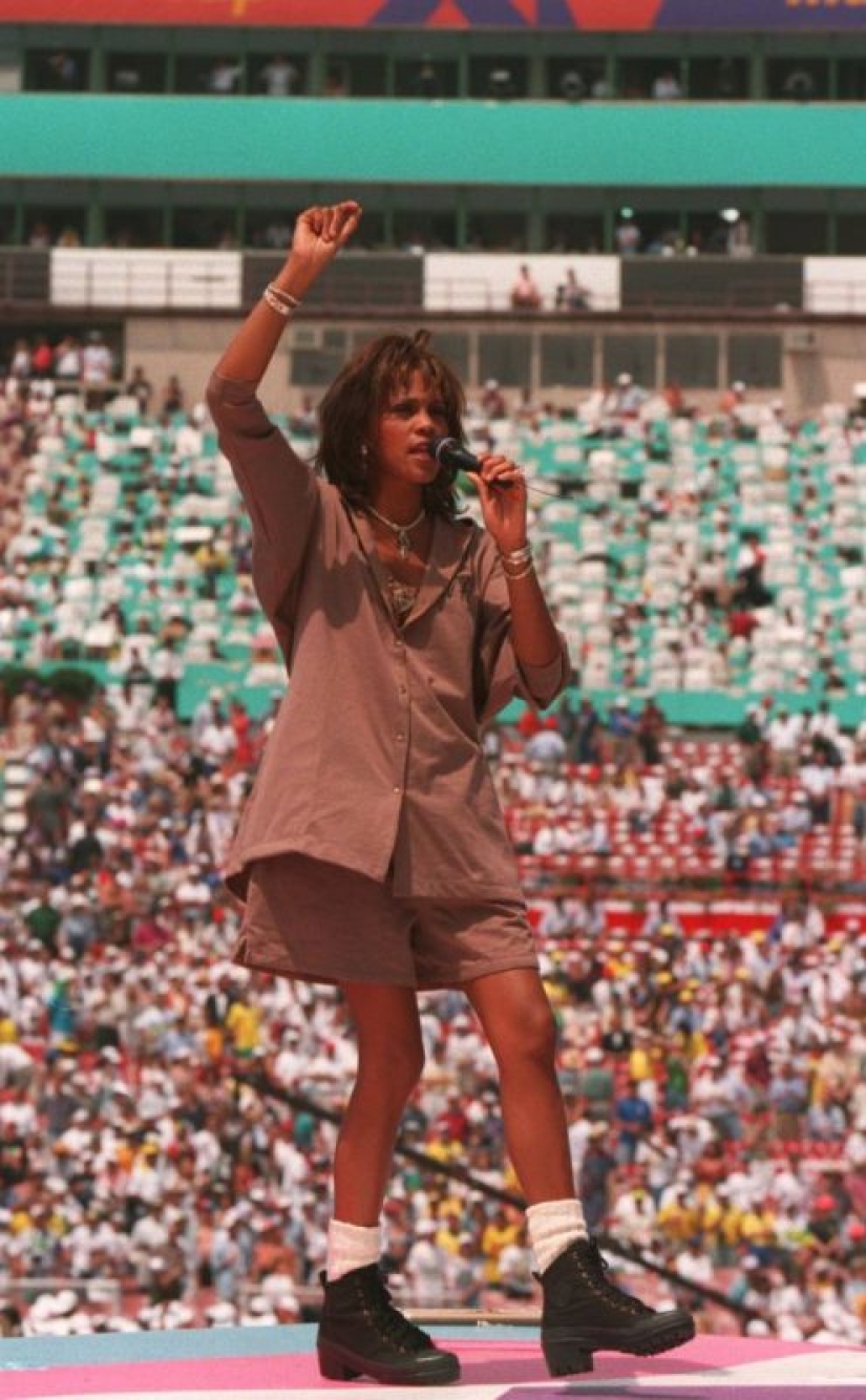 Beauty with a magical voice: rare photos of a young Whitney Houston from the 1980s years