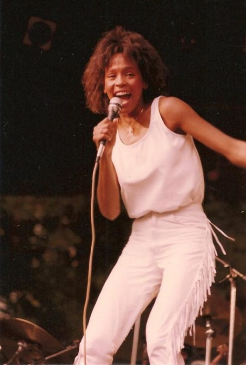 Beauty with a magical voice: rare photos of a young Whitney Houston from the 1980s years