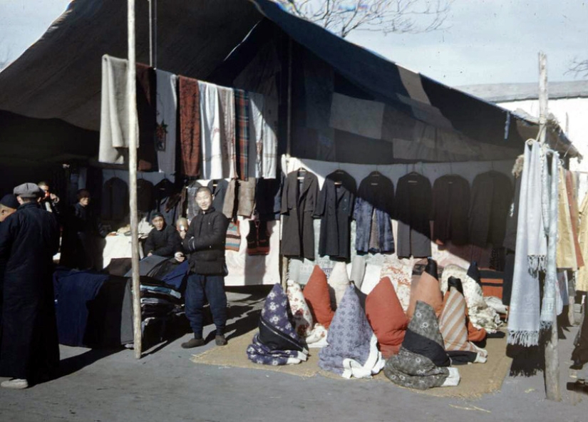 Beijing 1947 in Color: At the Crossroads of Epochs Beijing 1947 in Color: At the Crossroads of Epochs