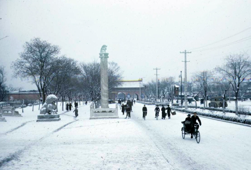 Beijing 1947 in Color: At the Crossroads of Epochs Beijing 1947 in Color: At the Crossroads of Epochs