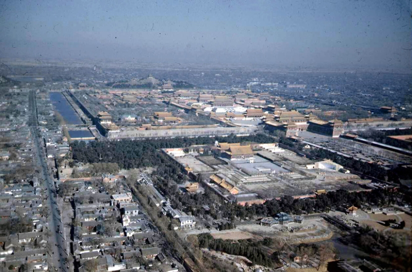 Beijing 1947 in Color: At the Crossroads of Epochs Beijing 1947 in Color: At the Crossroads of Epochs