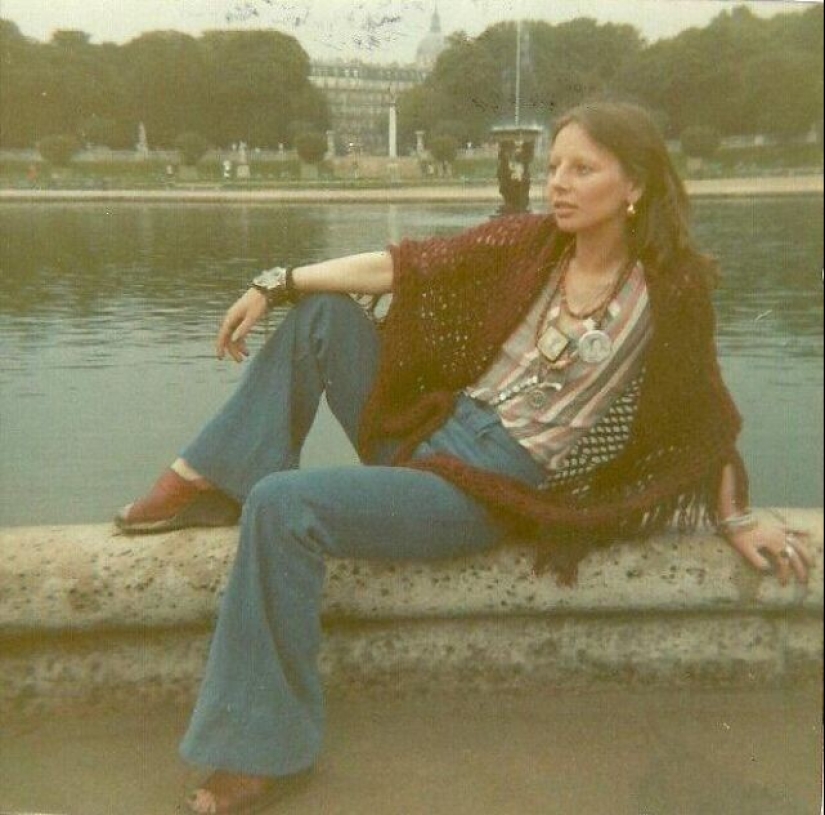 Bell-bottoms: the peak of fashion of the 70s and the symbol of the decade Bell-bottoms: the peak of fashion of the 70s and the symbol of the decade