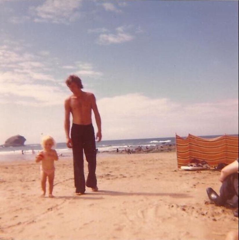 Bell-bottoms: the peak of fashion of the 70s and the symbol of the decade Bell-bottoms: the peak of fashion of the 70s and the symbol of the decade