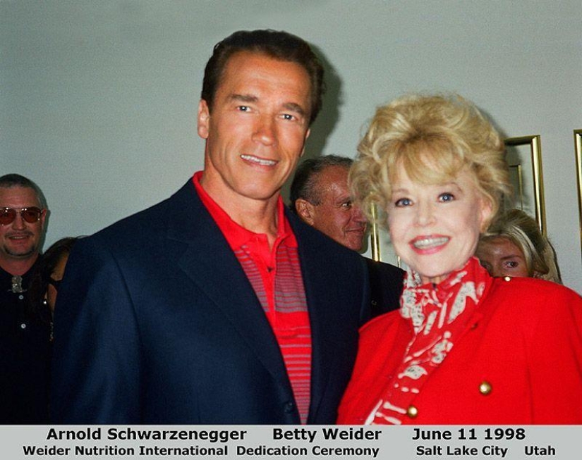 Betty Brosmer is the owner of the most gorgeous figure of the 50s Betty Brosmer is the owner of the most gorgeous figure of the 50s