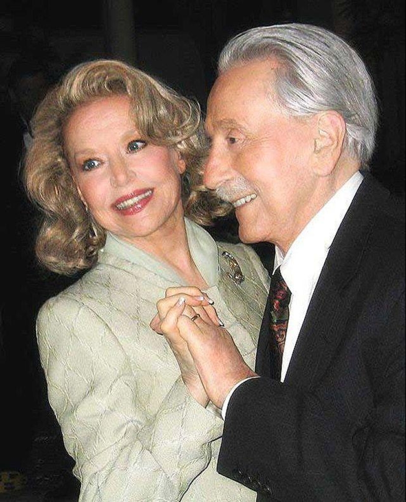 Betty Brosmer is the owner of the most gorgeous figure of the 50s Betty Brosmer is the owner of the most gorgeous figure of the 50s