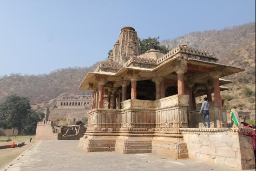 Bhangarh is a cursed ghost town in India where you can't go at night Bhangarh is a cursed ghost town in India where you can't go at night
