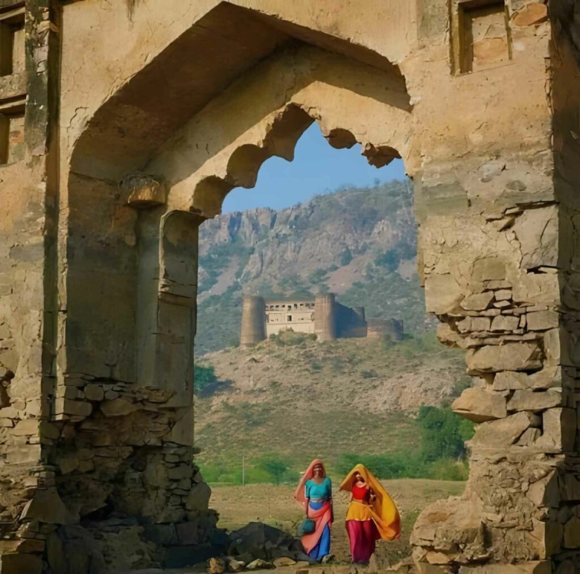 Bhangarh is a cursed ghost town in India where you can't go at night Bhangarh is a cursed ghost town in India where you can't go at night