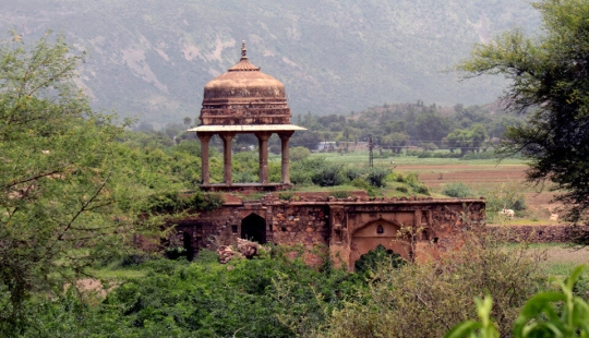 Bhangarh is a cursed ghost town in India where you can&#39;t go at night