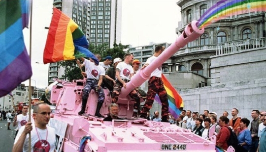 Bomba Gay y otros proyectos militares absurdos