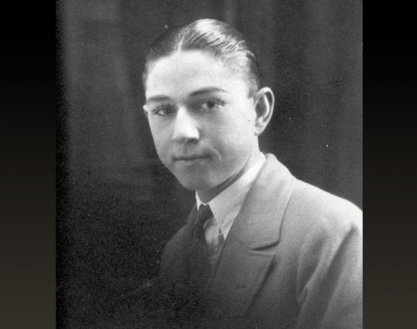 Bonnie and Clyde: The Story of the Barrow Gang Bonnie and Clyde: The Story of the Barrow Gang