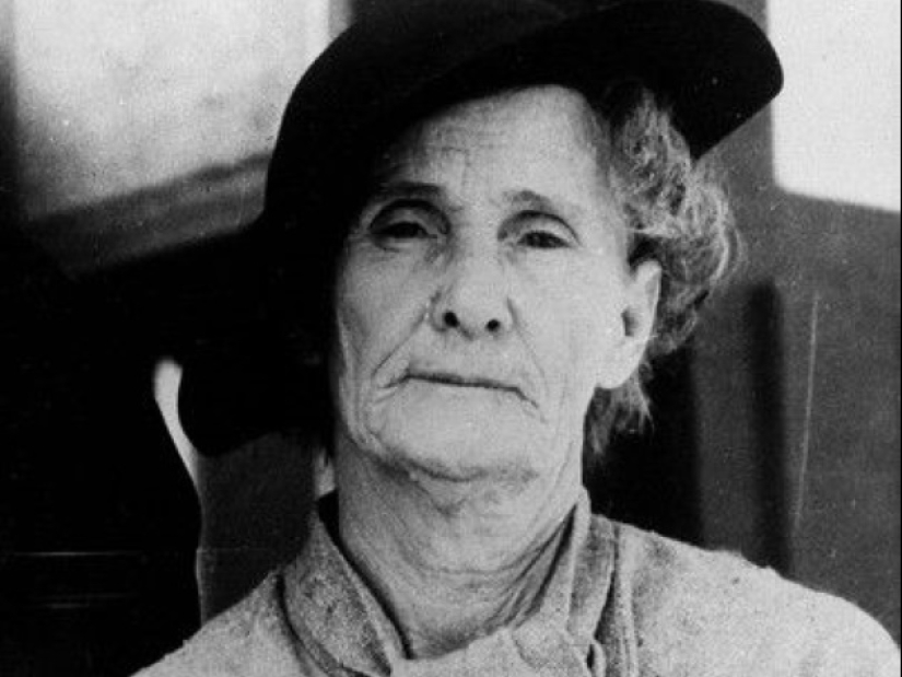 Bonnie and Clyde: The Story of the Barrow Gang Bonnie and Clyde: The Story of the Barrow Gang