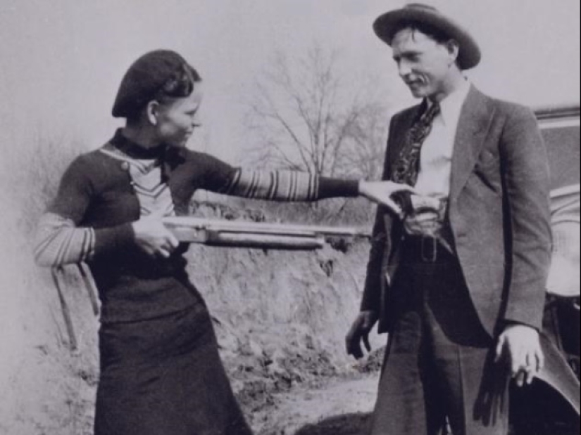 Bonnie and Clyde: The Story of the Barrow Gang Bonnie and Clyde: The Story of the Barrow Gang