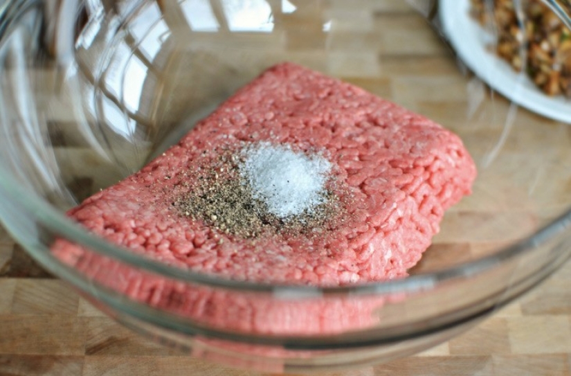 Burger: the history of the dish that conquered the whole world