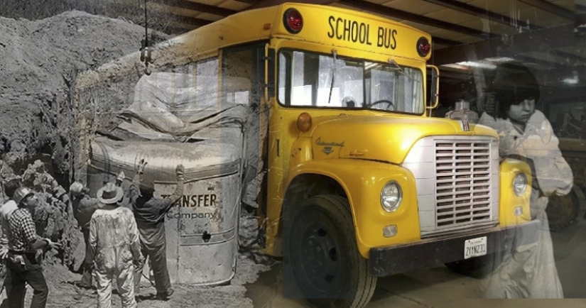 Buried alive: a gang of kidnappers buried a bus with children for ransom