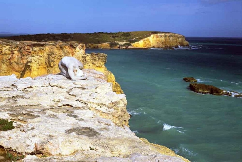 Busca a una mujer: las modelos desnudas se mezclan con el paisaje Busca a una mujer: las modelos desnudas se mezclan con el paisaje