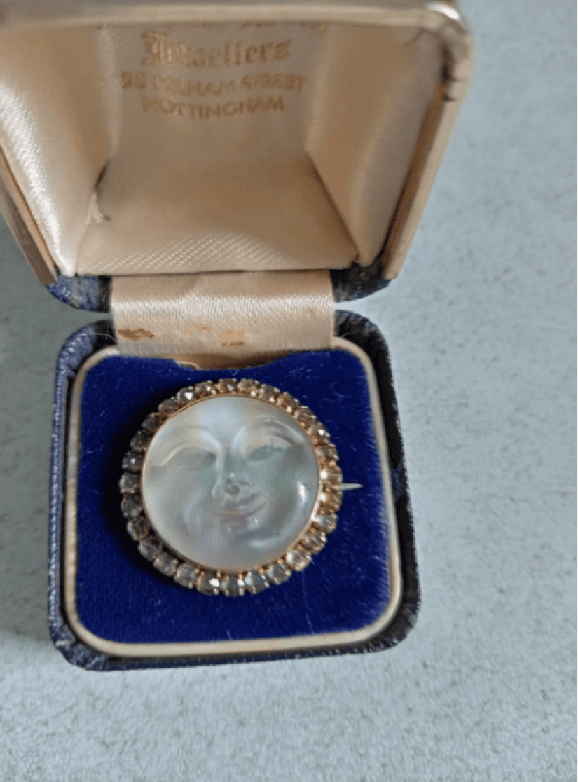 Buscaba cobre, encontré oro: 30 fotos de objetos antiguos y muy valiosos de mercadillos