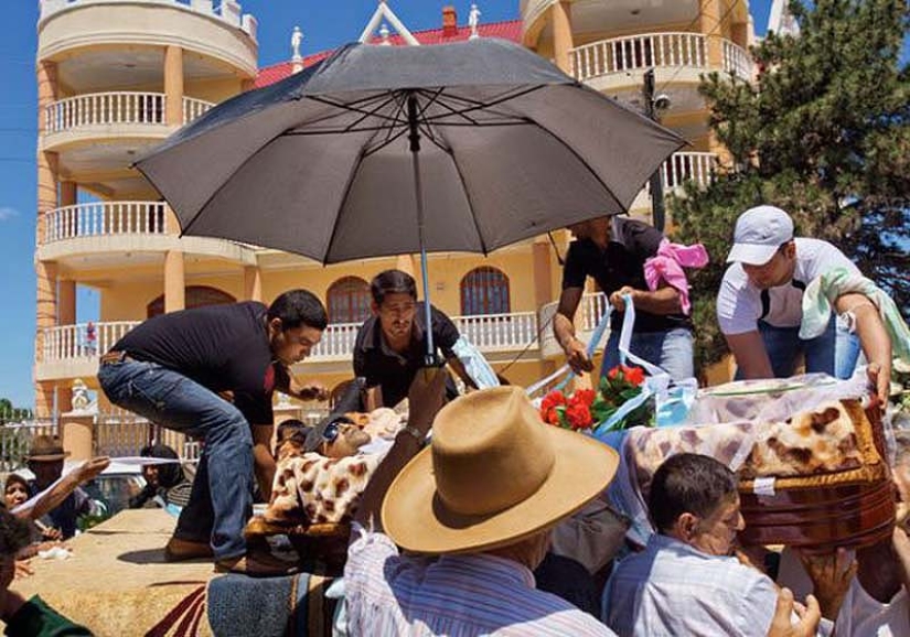 Buzescu is the capital of Gypsy millionaires Buzescu is the capital of Gypsy millionaires