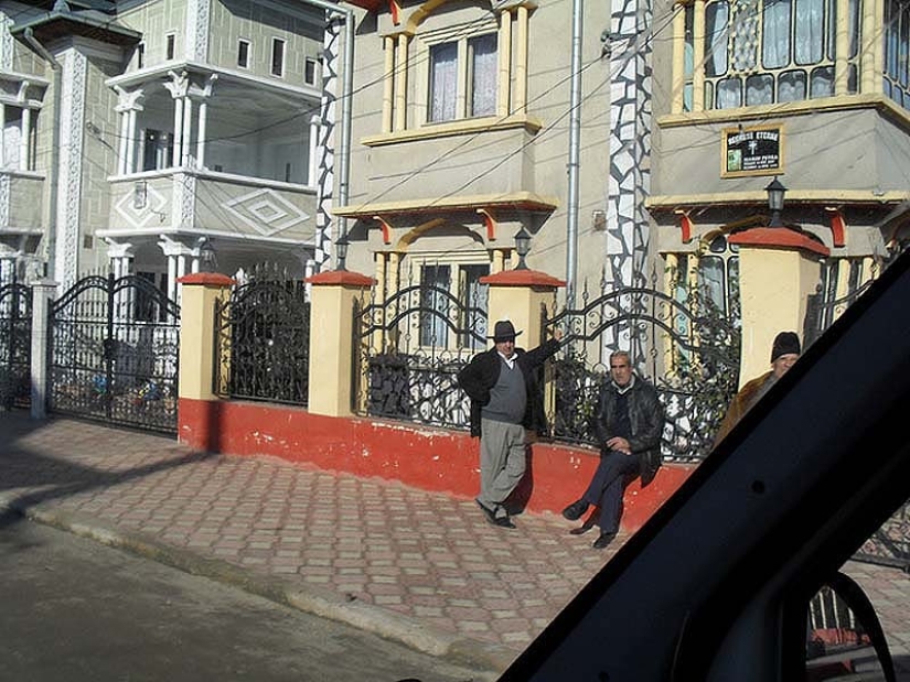 Buzescu is the capital of Gypsy millionaires Buzescu is the capital of Gypsy millionaires