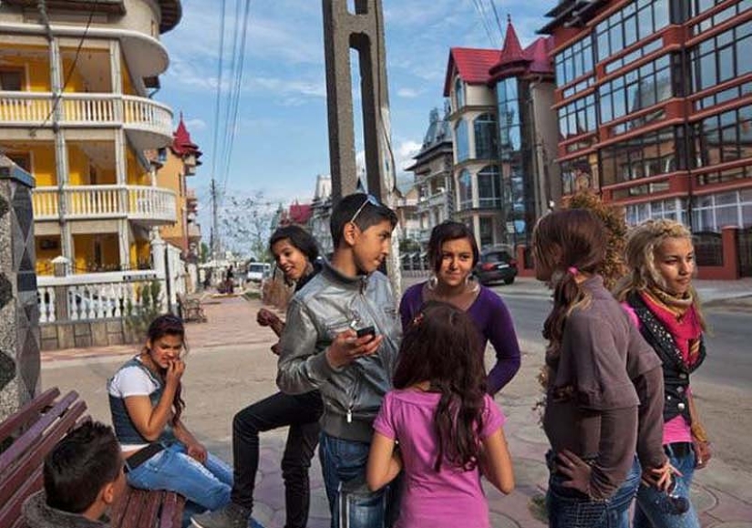 Buzescu is the capital of Gypsy millionaires Buzescu is the capital of Gypsy millionaires