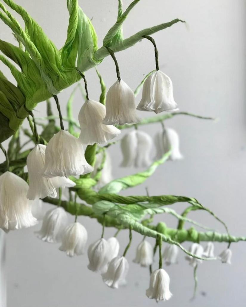 "Cada uno de nosotros necesita belleza": ¿por qué esta mujer crea flores enormes "Cada uno de nosotros necesita belleza": ¿por qué esta mujer crea flores enormes
