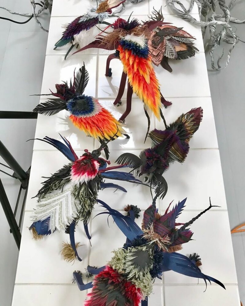 "Cada uno de nosotros necesita belleza": ¿por qué esta mujer crea flores enormes "Cada uno de nosotros necesita belleza": ¿por qué esta mujer crea flores enormes