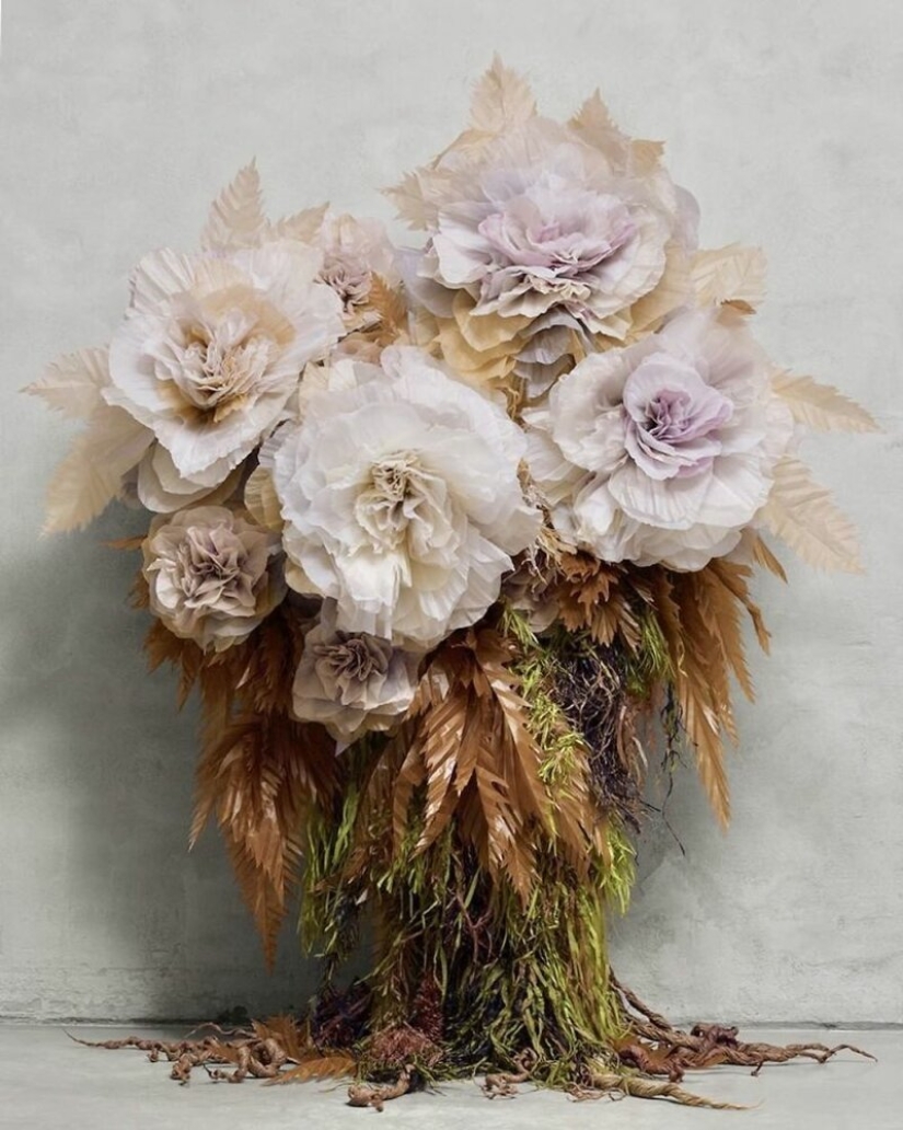 "Cada uno de nosotros necesita belleza": ¿por qué esta mujer crea flores enormes "Cada uno de nosotros necesita belleza": ¿por qué esta mujer crea flores enormes