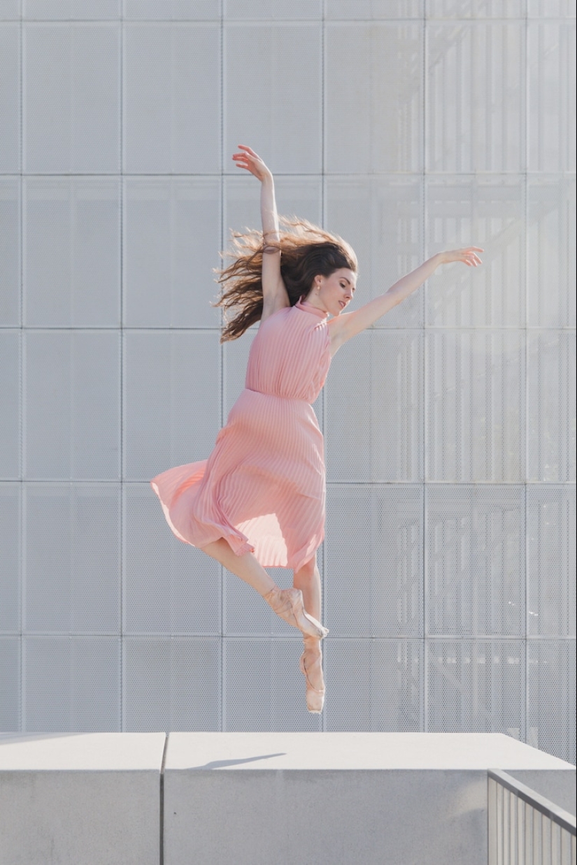 Cameras and Dancers project: gravity does not interfere with a good dancer Cameras and Dancers project: gravity does not interfere with a good dancer