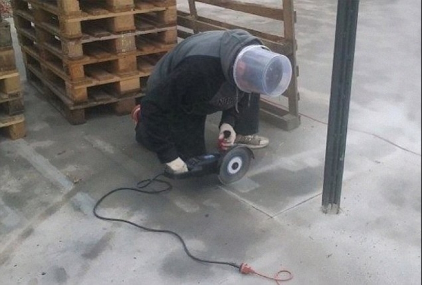 Careful, idiots at work, or how are they still alive? Careful, idiots at work, or how are they still alive?