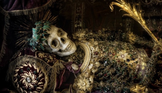 "Catacomb saints" with via Salaria: brisk business on precious remains